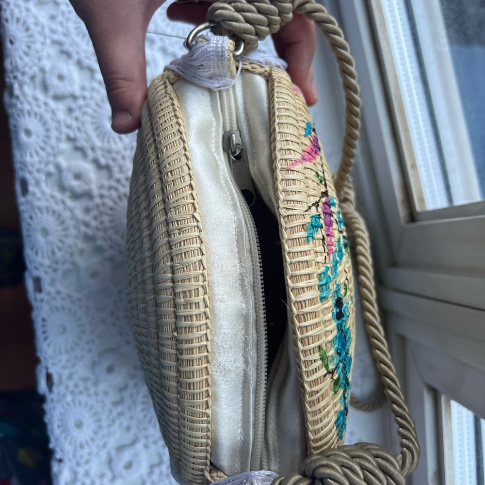 Handwoven Toquilla Straw Round Bag by Yurelly Mero - Blue Bird Design - Picture 12 of 12